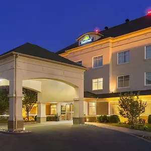 Days By Wyndham Airport Hotel